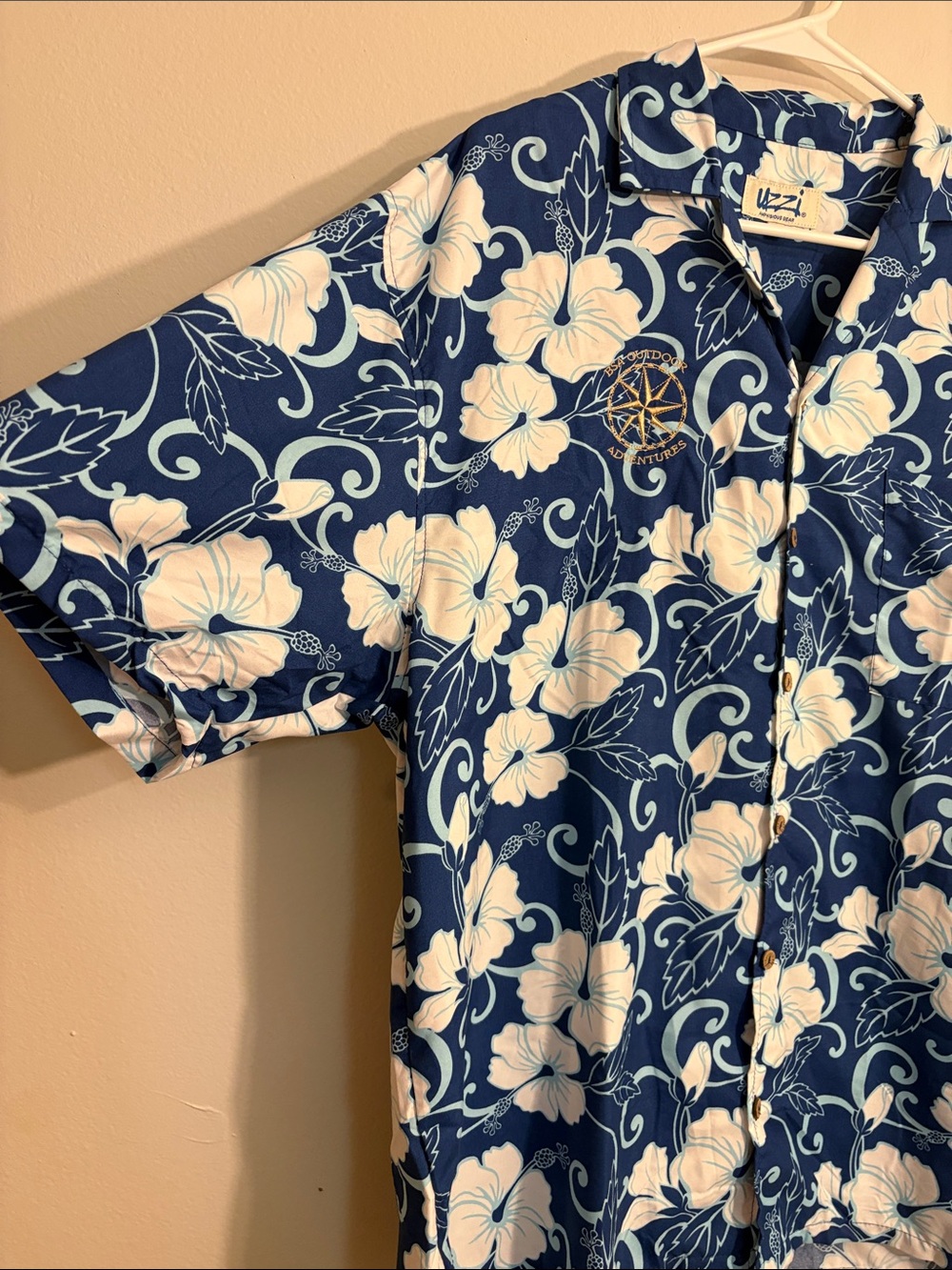 Uzzi Hawaiian Floral Button-Up Shirt in Navy & White size xl - Picture 4 of 8